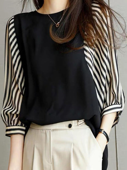 Effortlessly Elegant T-Shirt with a Timeless Design