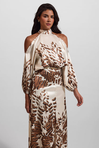 Beautifully Finished Dress in a Timeless Design