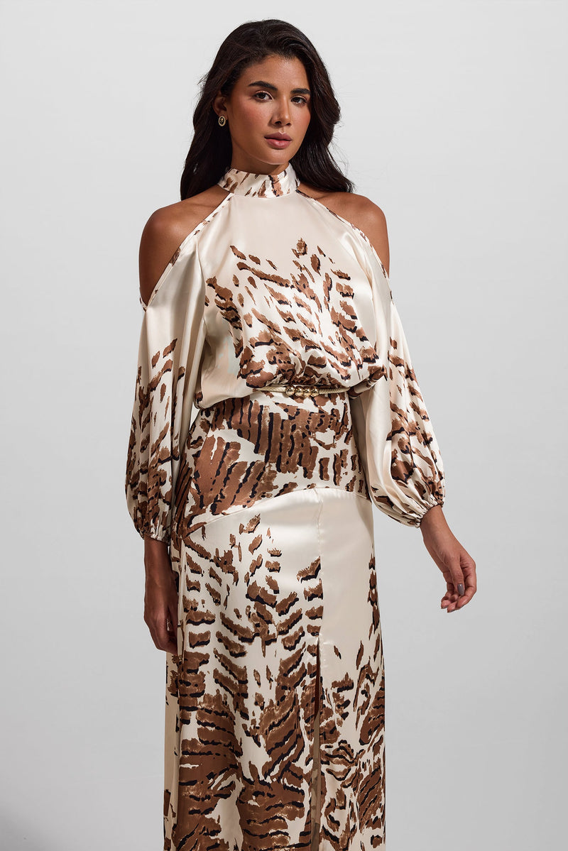 Beautifully Finished Dress in a Timeless Design