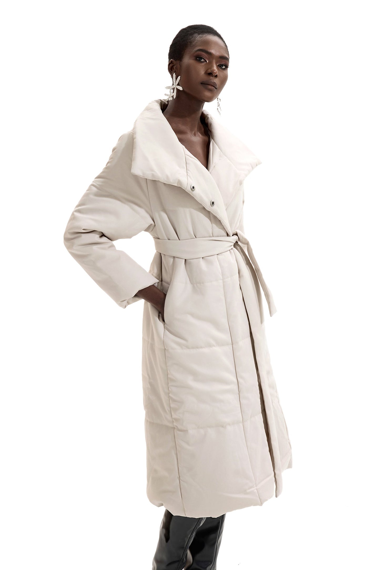 Effortlessly Elegant Coat with a Timeless Design