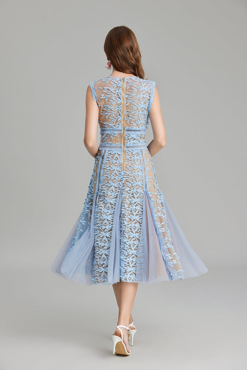 Well Tailored Dress with a Graceful Silhouette