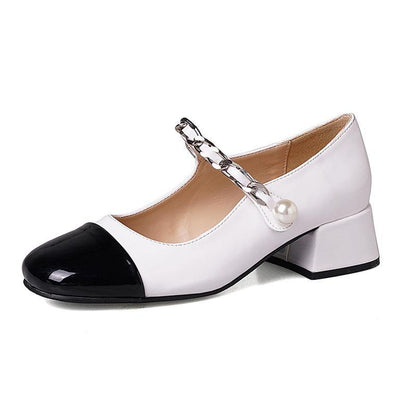 Effortlessly Elegant Heels with a Timeless Design