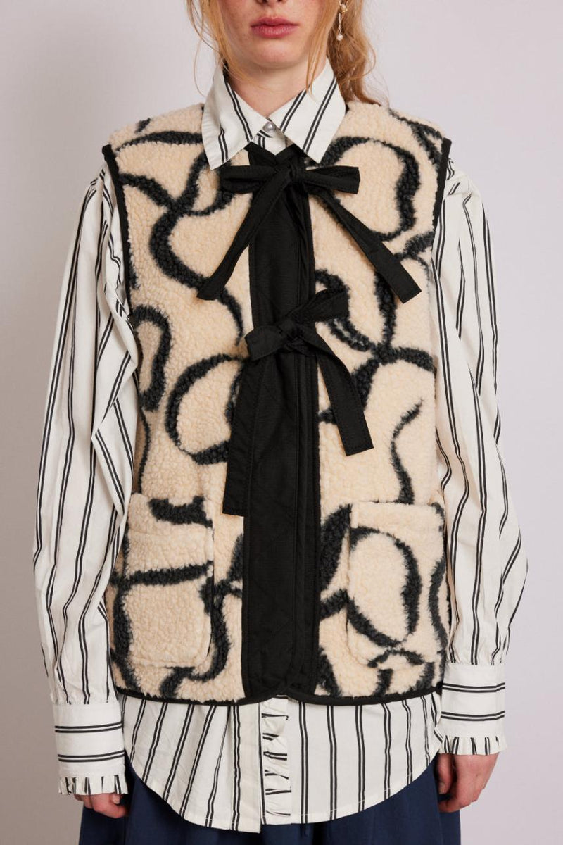 Well Tailored Garment with a Graceful Silhouette