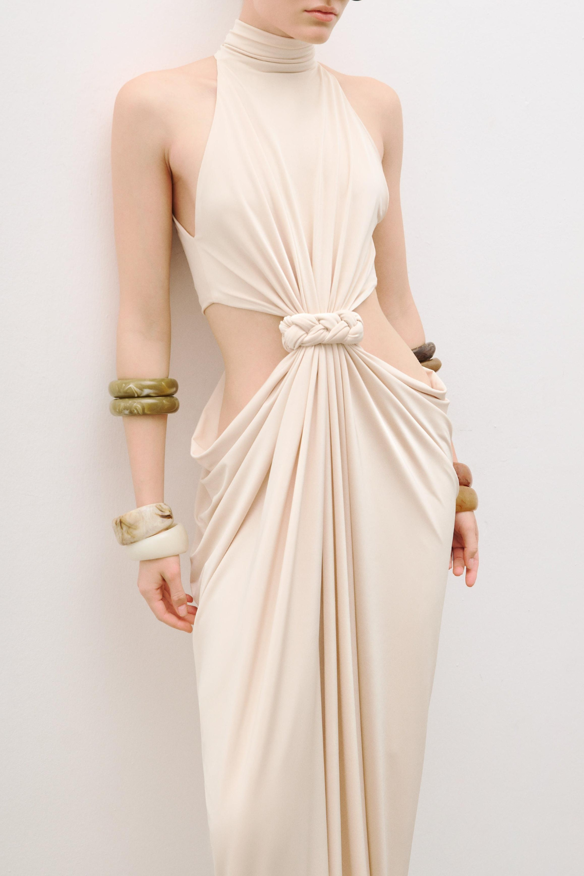 Well Tailored Dress with a Graceful Silhouette
