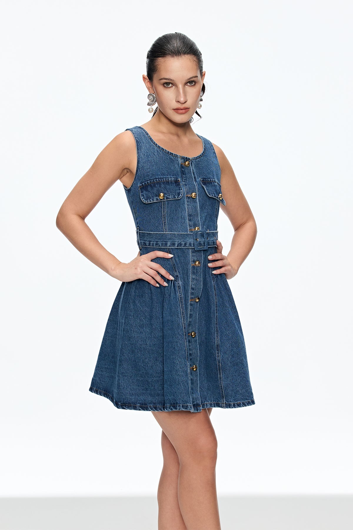 Effortlessly Elegant Dress with a Timeless Design