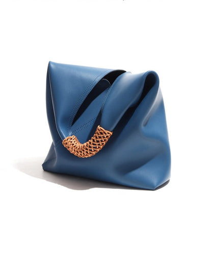 Gracefully Styled Bag for Any Occasion