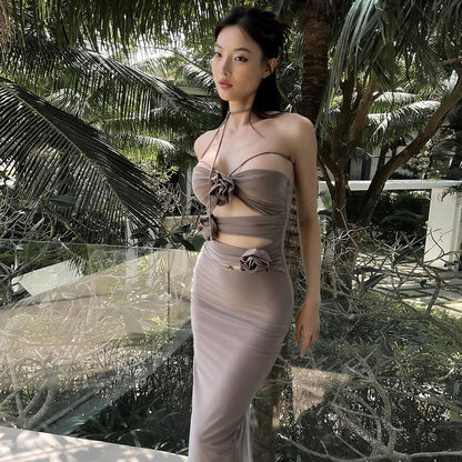 Beautifully Finished Dress in a Timeless Design