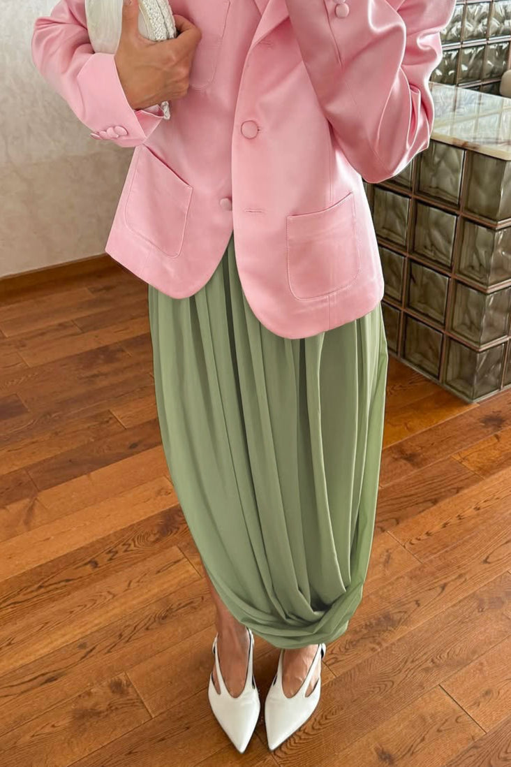 Effortlessly Elegant Garment with a Timeless Design
