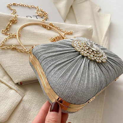 Classic Vintage Bag with a Flattering Fit