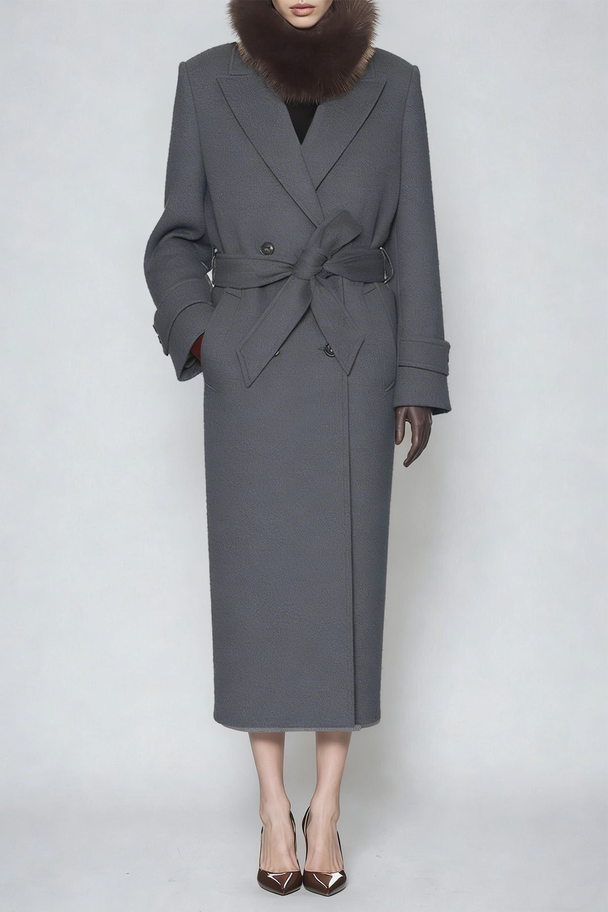 Well Tailored Coat with a Graceful Silhouette