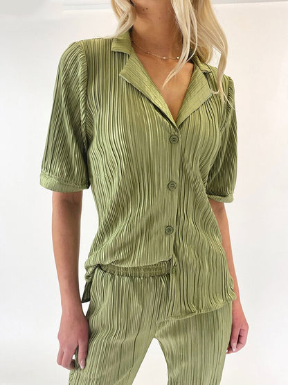 Classic Vintage Shirt with a Flattering Fit