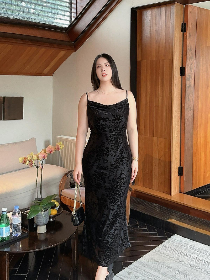 Gracefully Styled Dress for Any Occasion