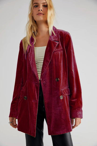 Well Tailored Jacket with a Graceful Silhouette