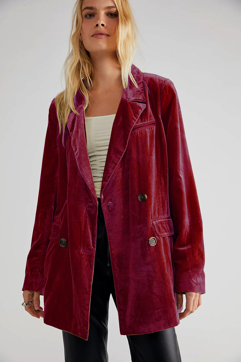 Well Tailored Jacket with a Graceful Silhouette