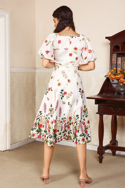 Beautifully Finished Dress in a Timeless Design