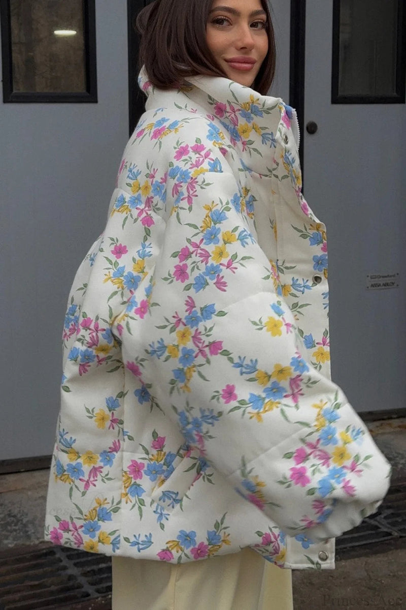 Effortlessly Elegant Coat with a Timeless Design