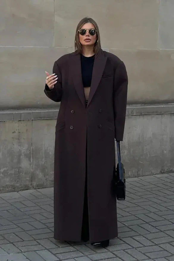 Well Tailored Coat with a Graceful Silhouette