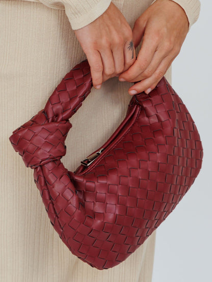 Well Tailored Bag with a Graceful Silhouette
