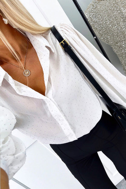Well Tailored Blouse with a Graceful Silhouette