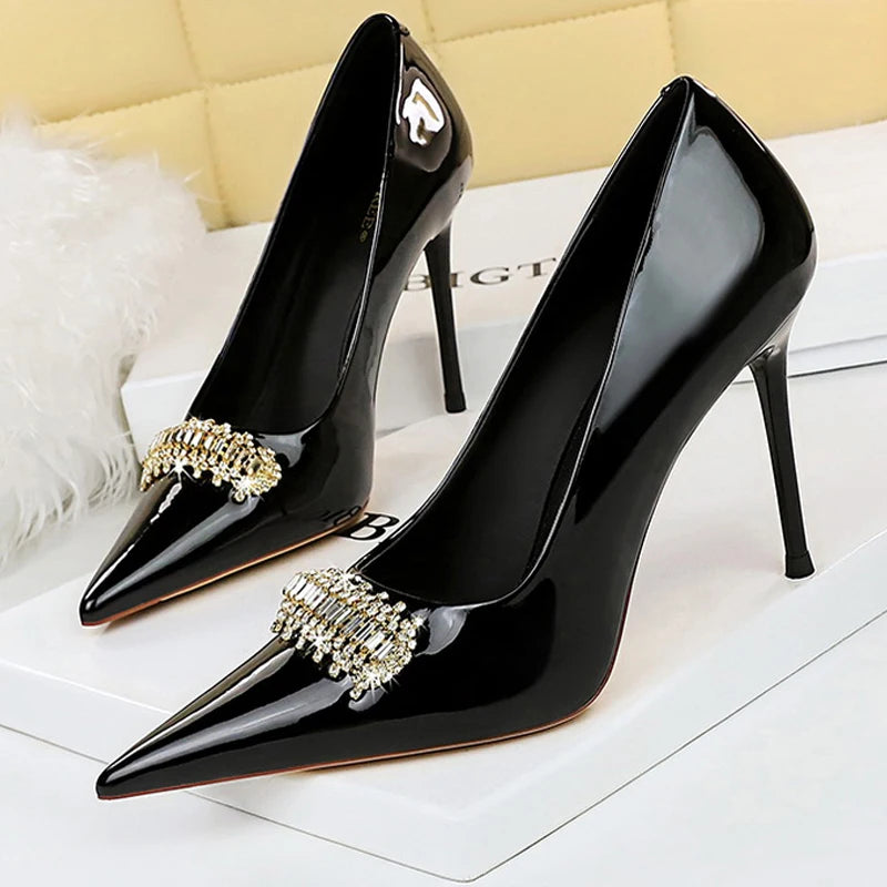 A Vintage Style Heels with Delicate Timeless Details