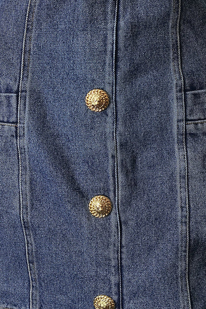 Sophisticated Garment with a Clean Classic Look