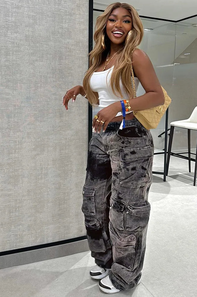 Effortlessly Elegant Pants with a Timeless Design