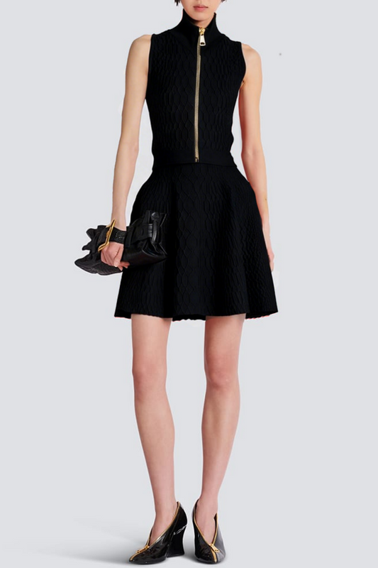 Well Tailored Top with a Graceful Silhouette