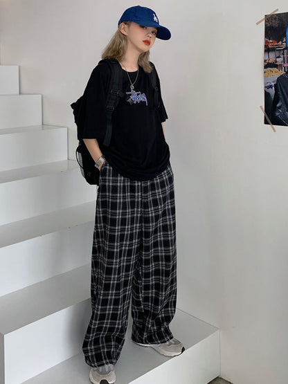Effortlessly Elegant Pants with a Timeless Design