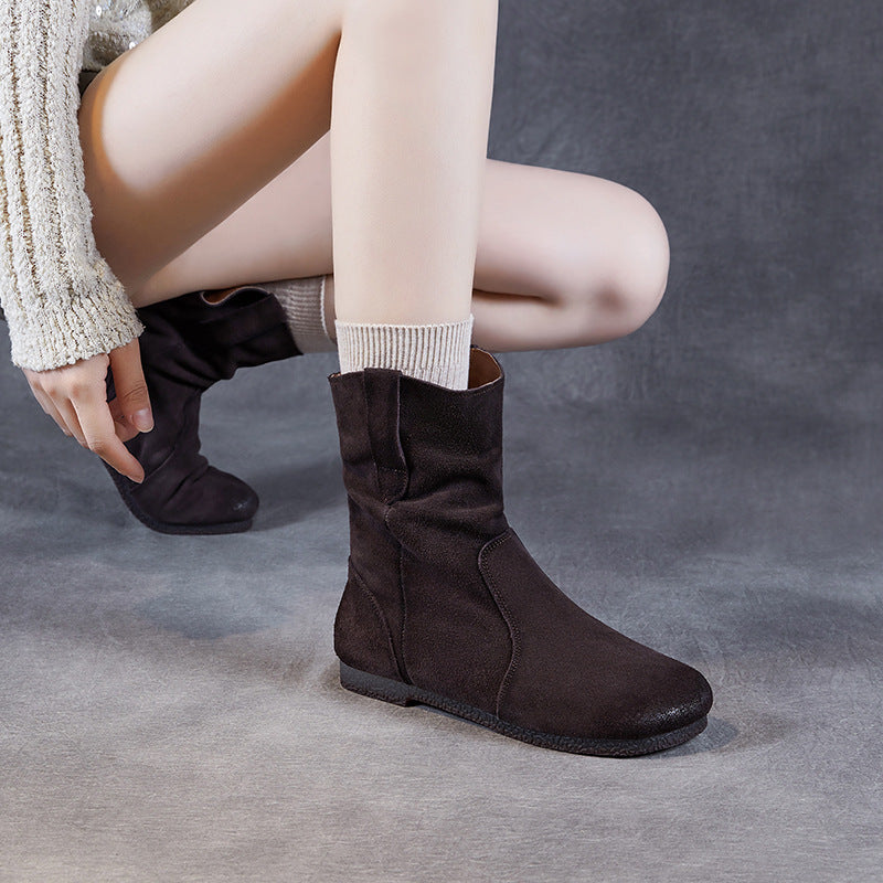 Effortlessly Elegant Boots with a Timeless Design