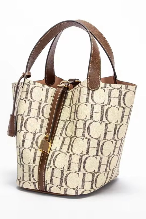 Effortlessly Elegant Bag with a Timeless Design