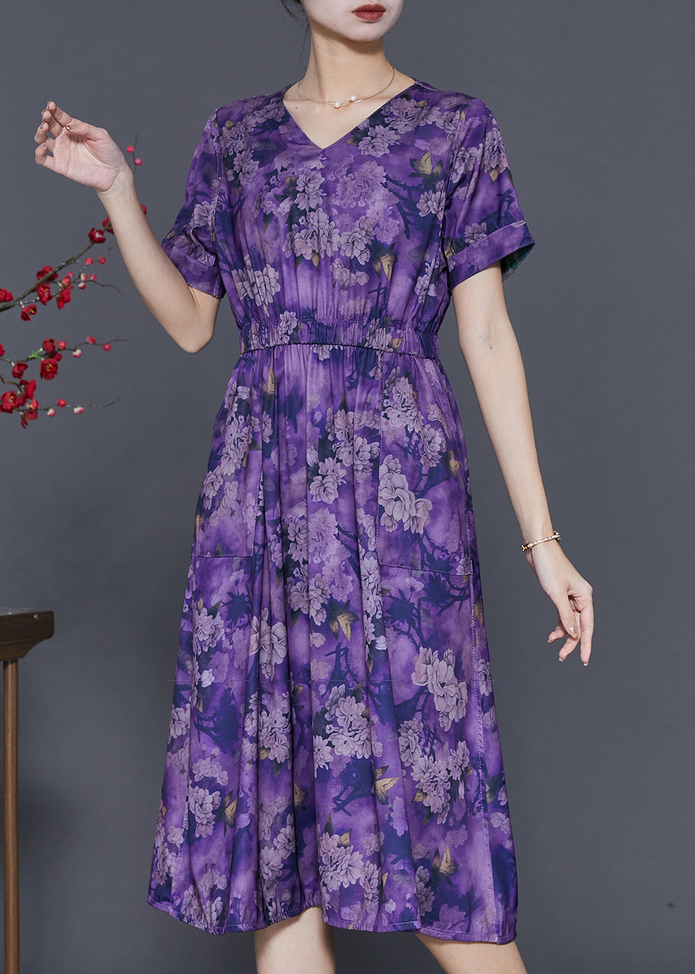 Effortlessly Elegant Dress with a Timeless Design