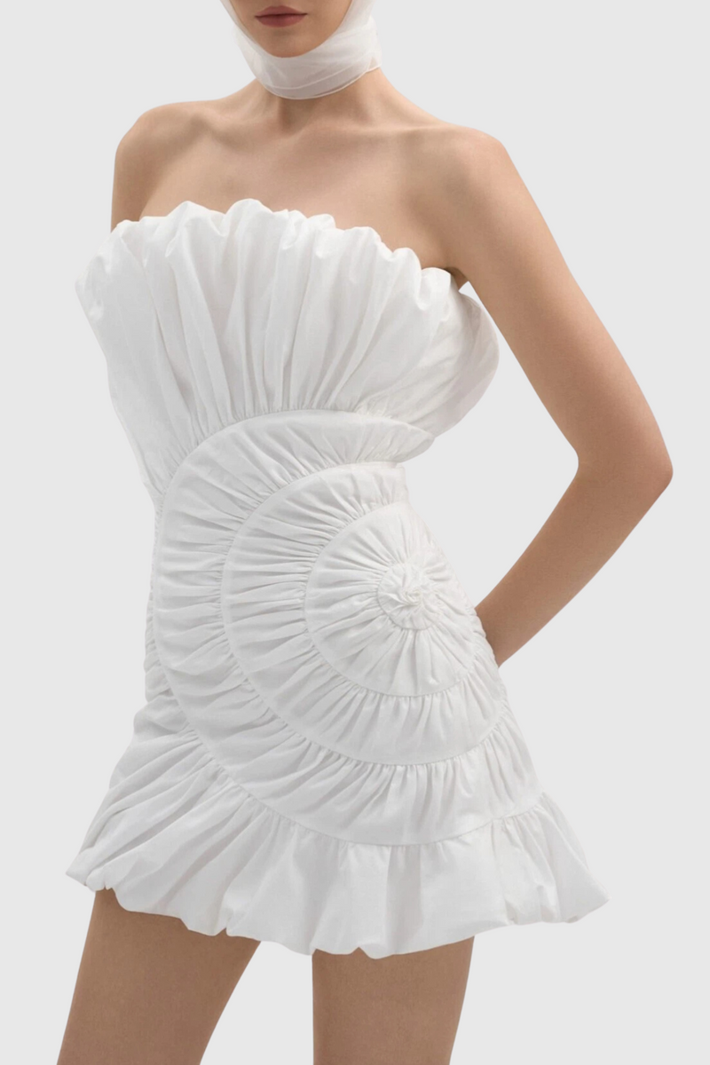 Effortlessly Elegant Dress with a Timeless Design