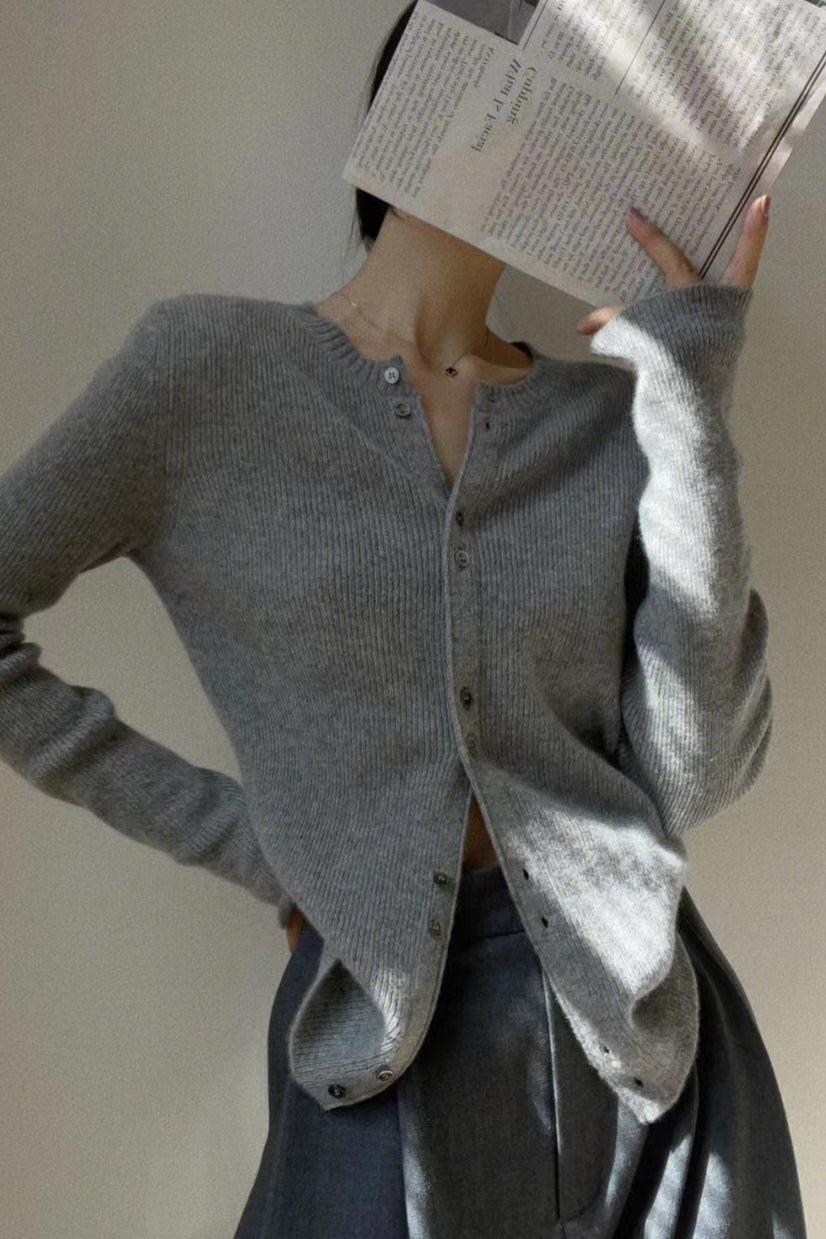 Effortlessly Elegant Cardigan with a Timeless Design