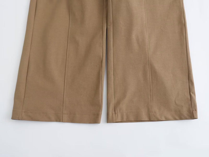 Effortlessly Elegant Garment with a Timeless Design