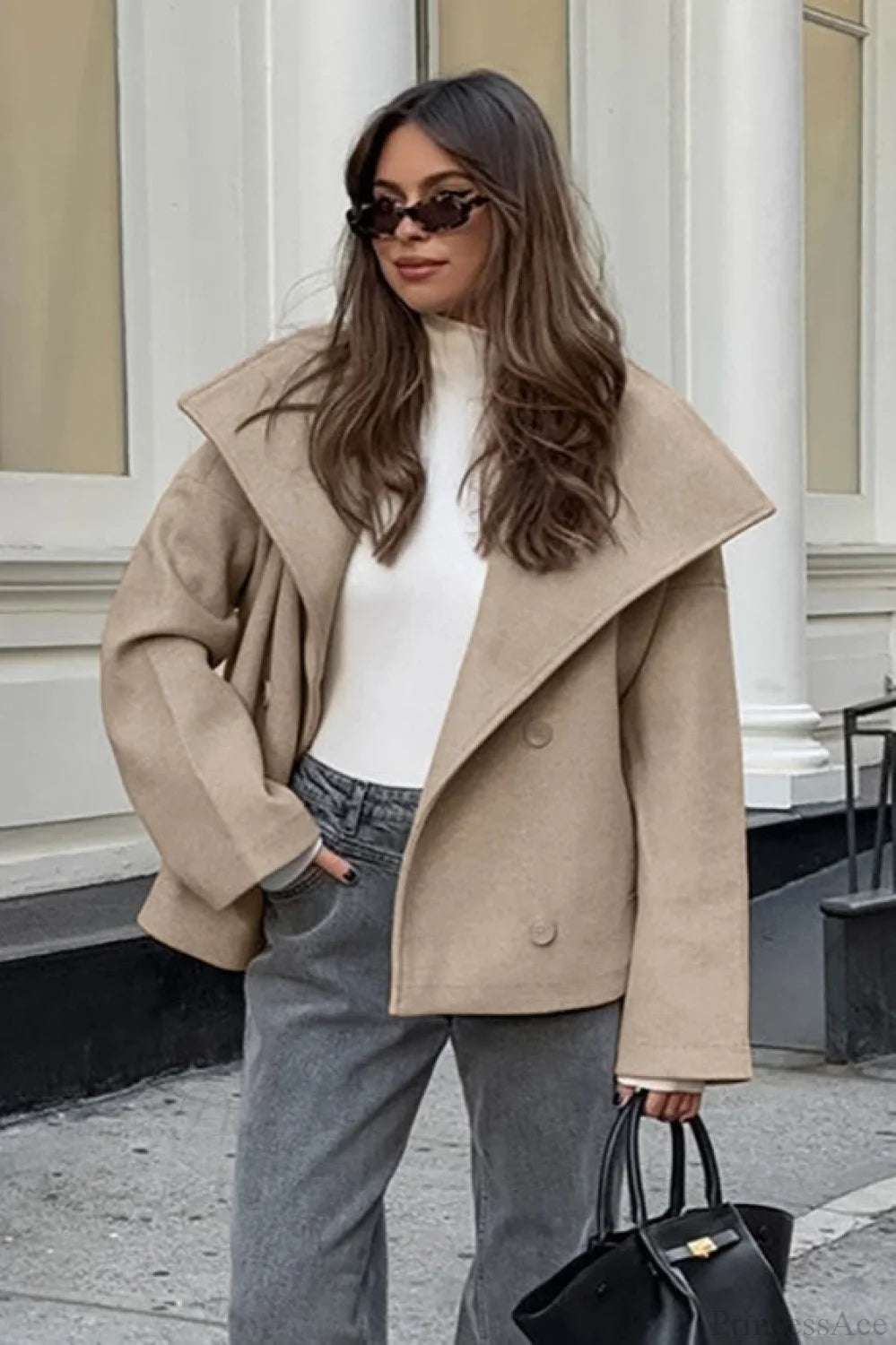 Elegantly Styled Coat for Everyday Wear