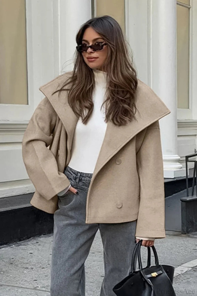 Elegantly Styled Coat for Everyday Wear