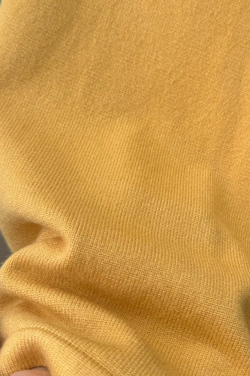 Effortlessly Elegant Sweater with a Timeless Design