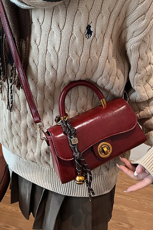 Polished Bag with an Effortless Classic Look