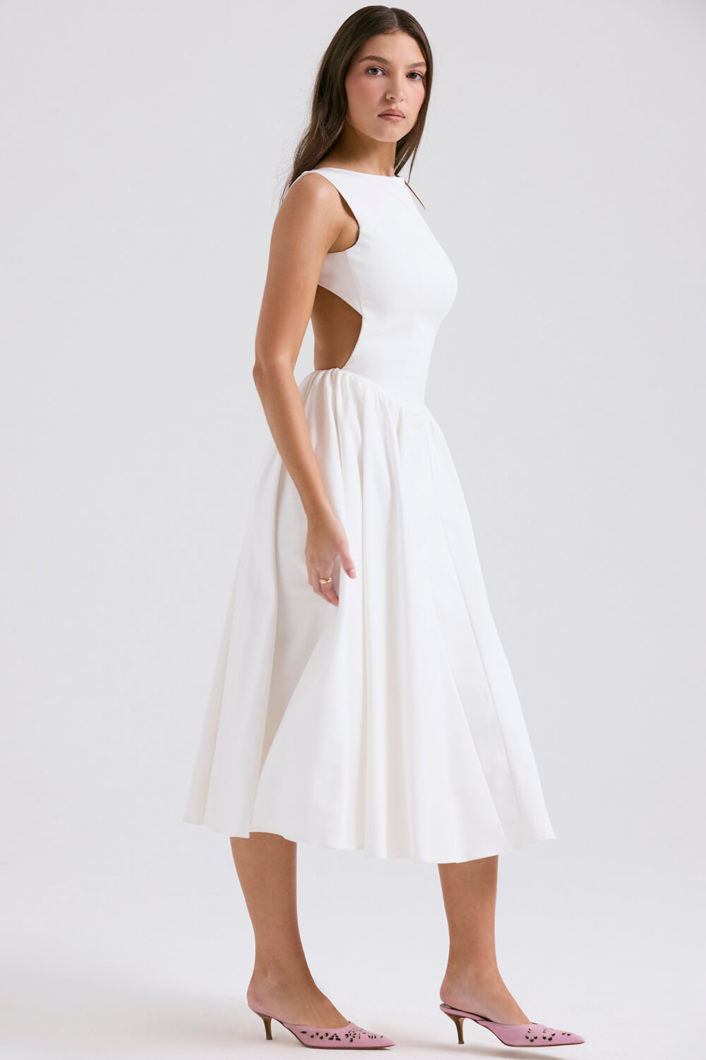 Well Tailored Dress with a Graceful Silhouette