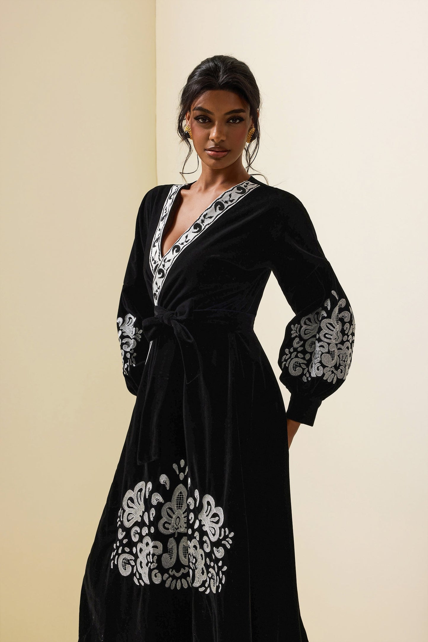 Beautifully Finished Dress in a Timeless Design