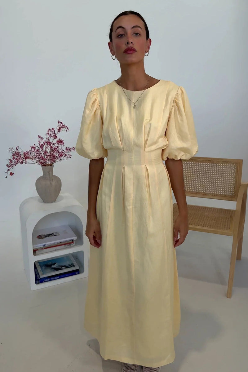 Well Tailored Dress with a Graceful Silhouette