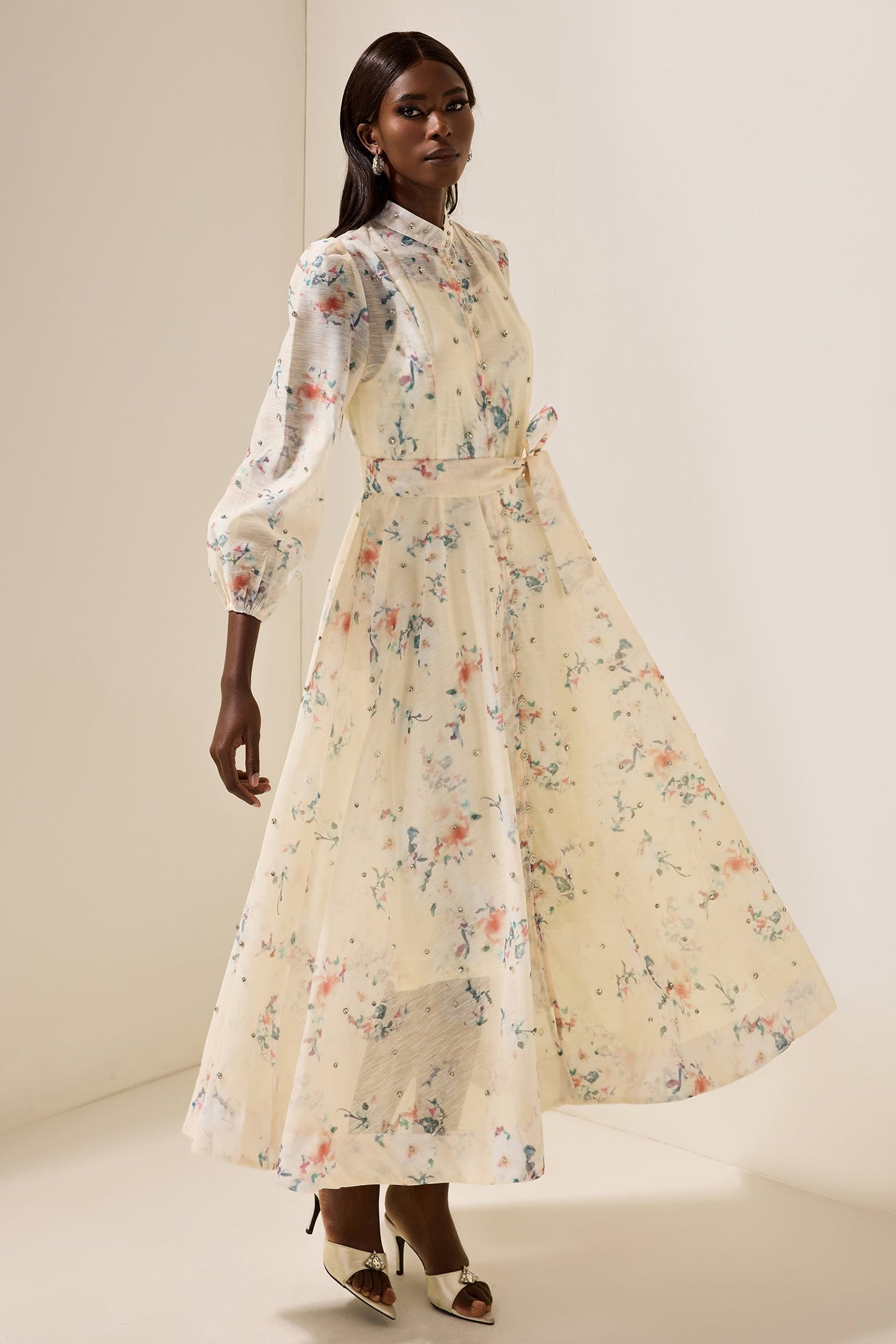 Well Tailored Dress with a Graceful Silhouette