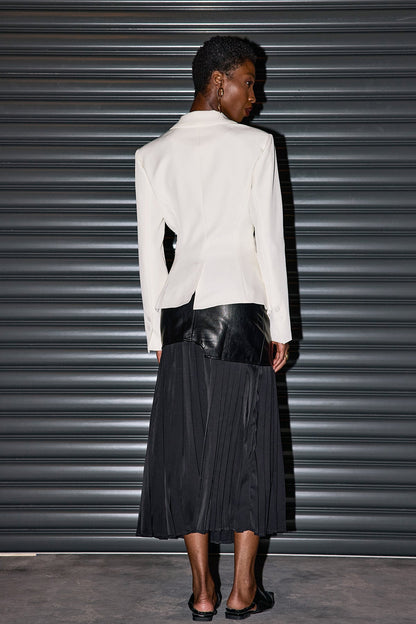 Gracefully Styled Garment for Any Occasion
