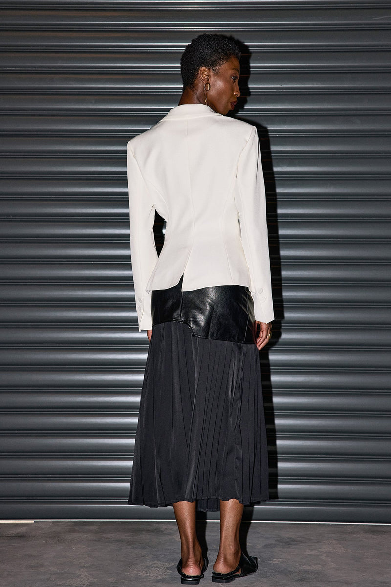 Gracefully Styled Garment for Any Occasion