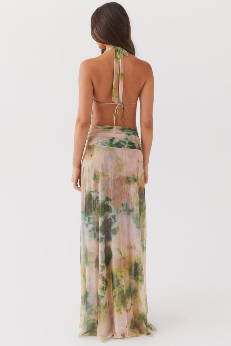 Effortlessly Elegant Garment with a Timeless Design