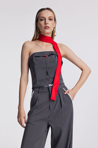 Effortlessly Elegant Pants with a Timeless Design