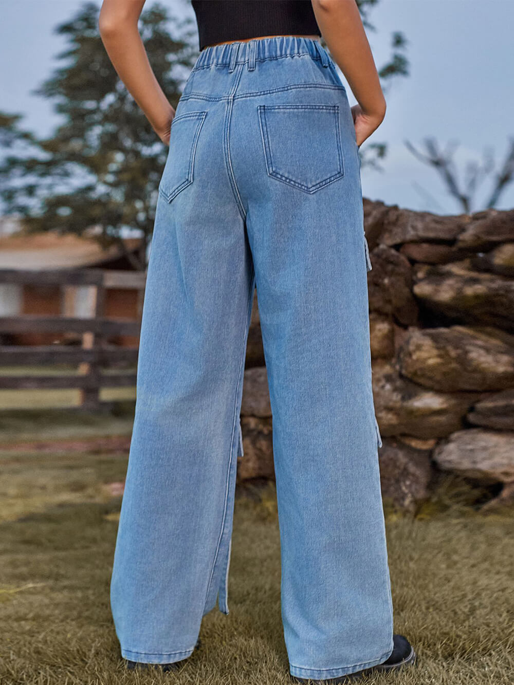 Effortlessly Elegant Pants with a Timeless Design