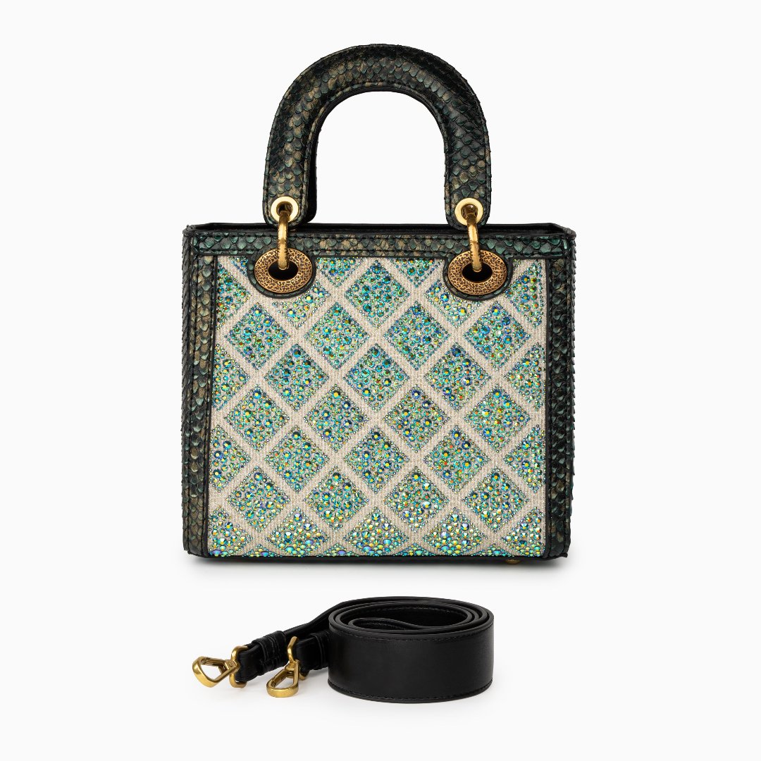 Gracefully Styled Bag for Any Occasion