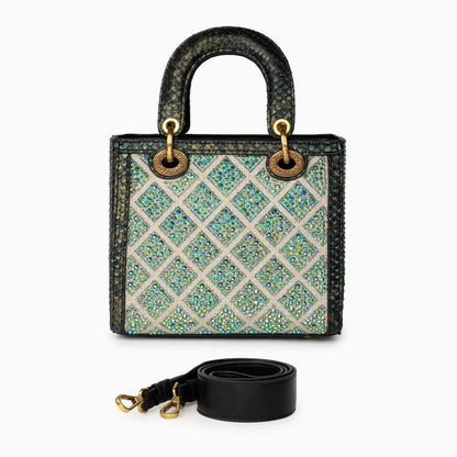 Gracefully Styled Bag for Any Occasion
