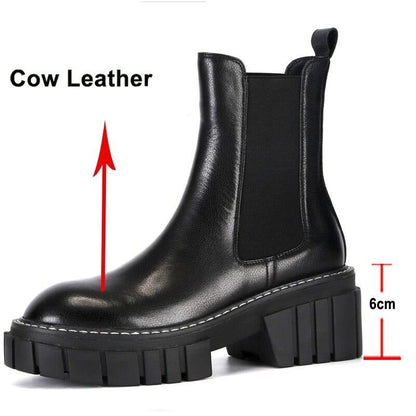Effortlessly Elegant Boots with a Timeless Design